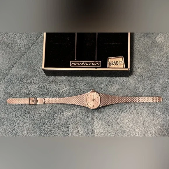 Vintage Hamilton Women's Silver Mesh Watch .
 For PARTS or REPAIR.ONLY. - Picture 2 of 4